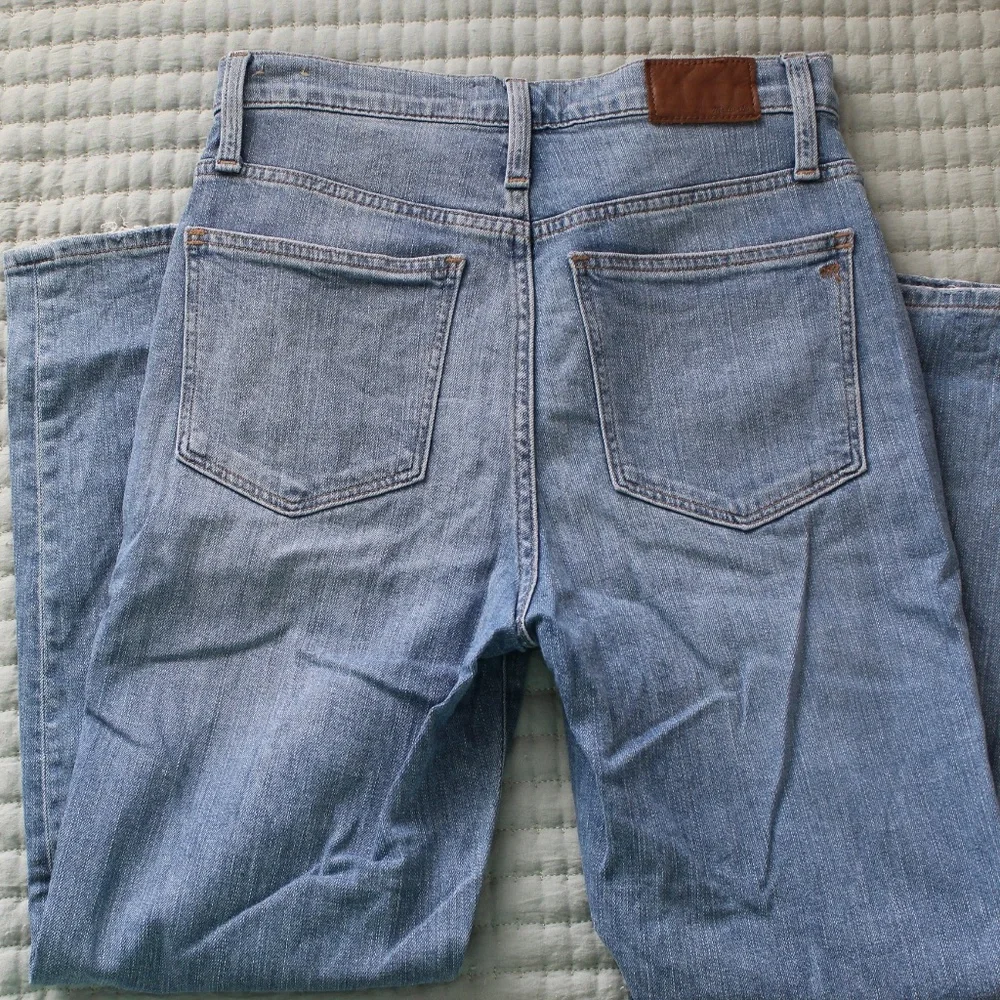 Light Wash Slightly Distressed High-Rise Calssic Straight Jeans - Picture 5 of 9